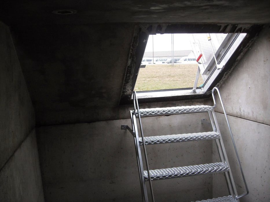 Ohio Under ground Outdoor Concrete Slope front Storm Shelter